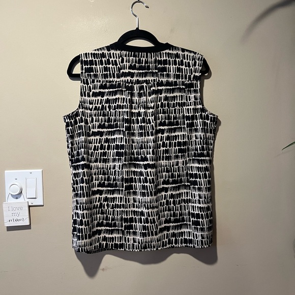 Calvin Klein Vintage Black & Tan Print Sleeveless Top - Picture 13 of 16